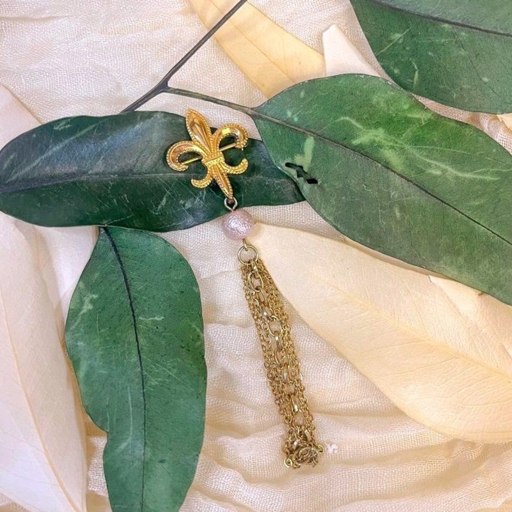 Antique Gold Filled Fleur De‎ Le Brooch/Watch Holder